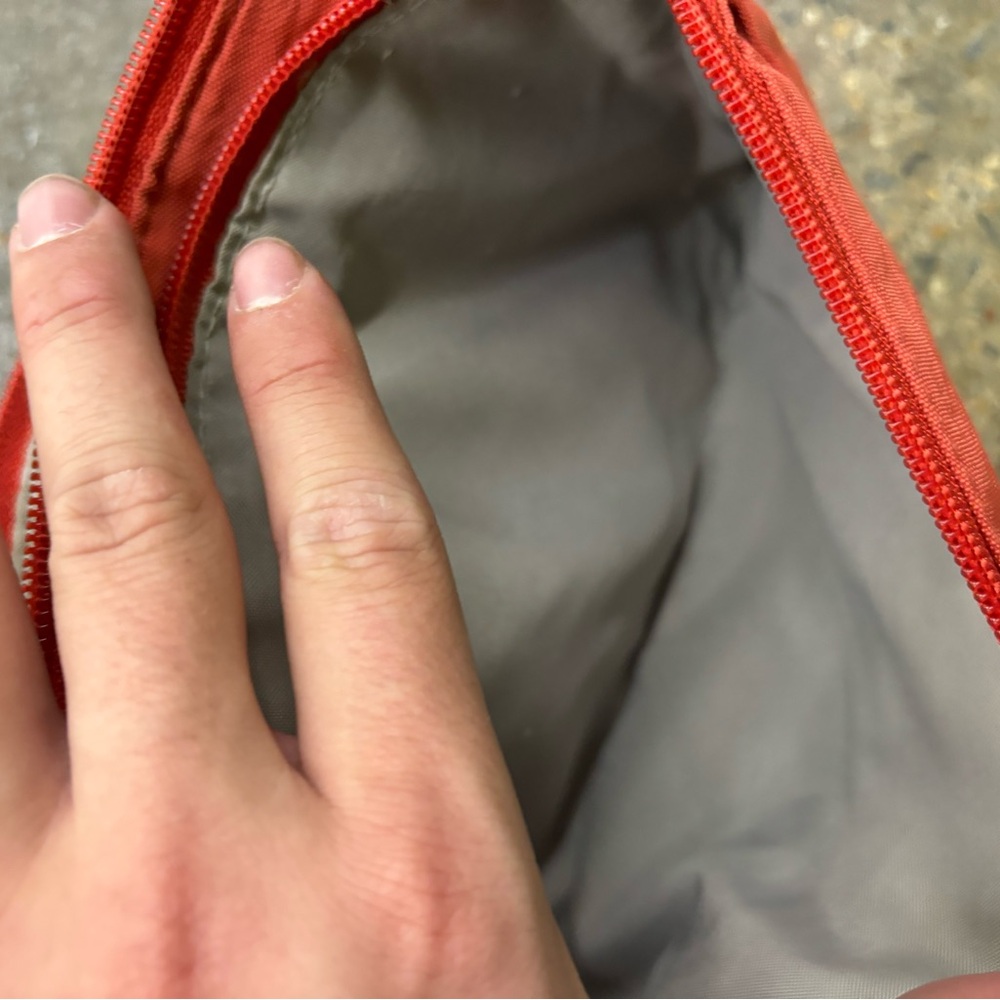 Red Baggallini bag - Picture 2 of 6